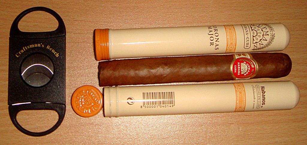 1024px H Upmann Coronas MajorAre Cigars Best Stored Naked?