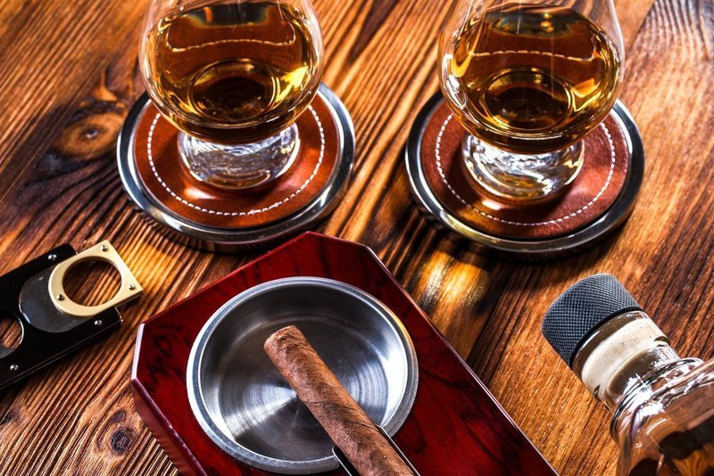 How To Humidify Cigars For The Perfect Smoke Every Time