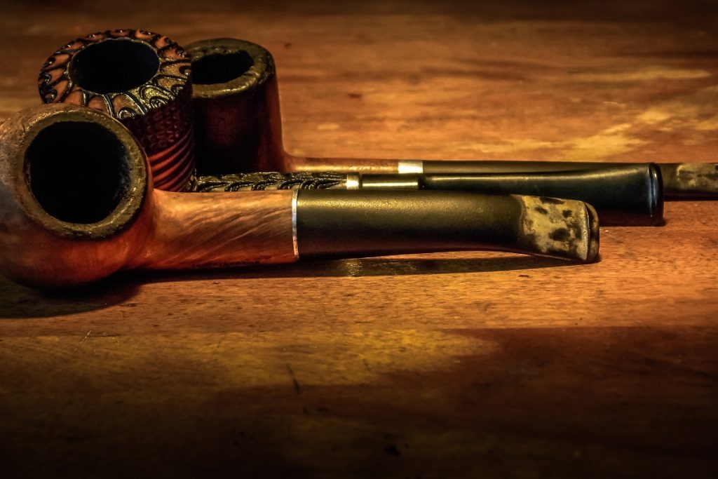 smoking pipe cleaning