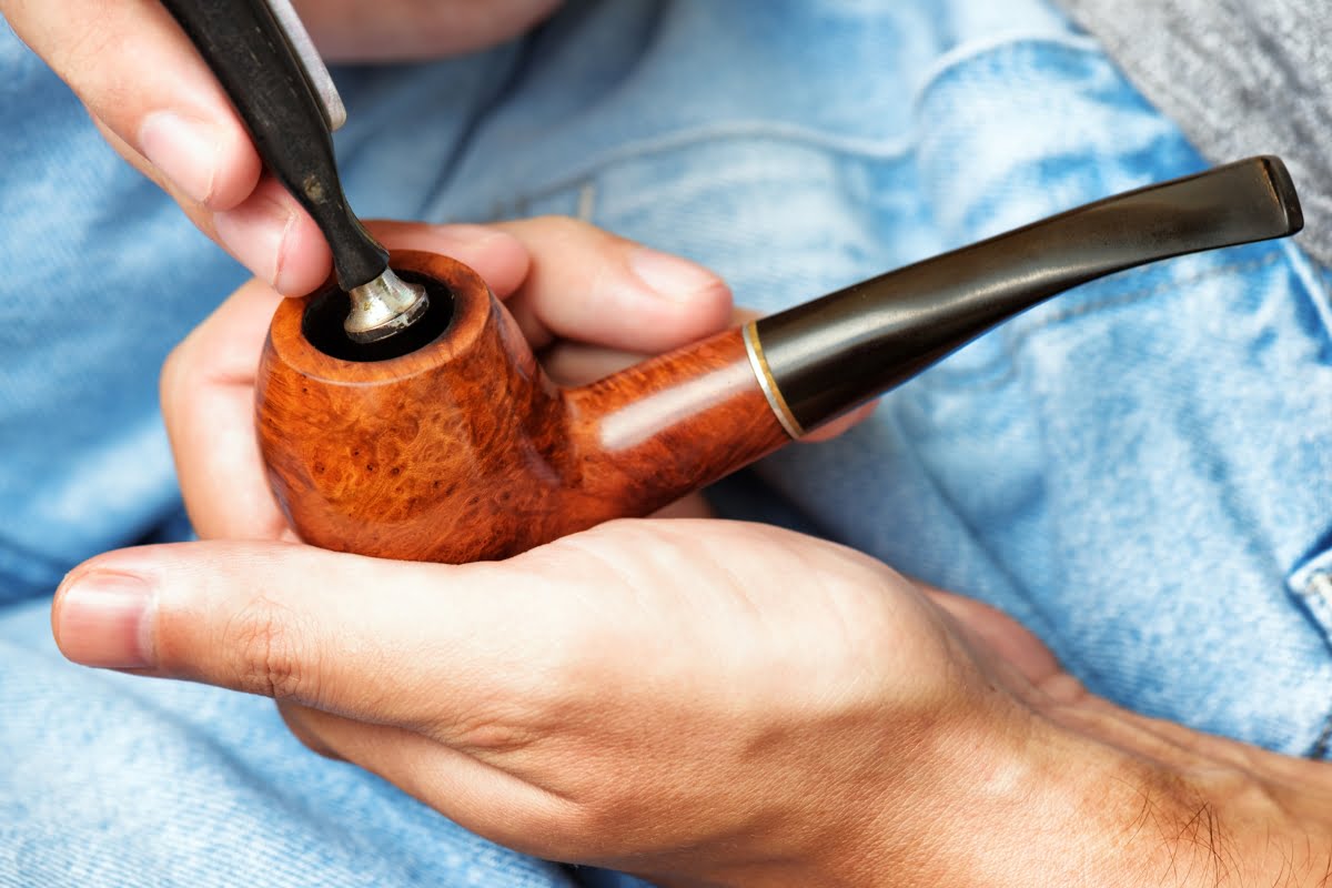 7 Essential Pipe Smoking Tips for Beginners